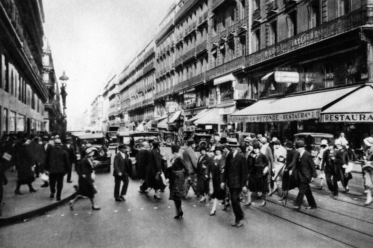 Rue Lafayette ved shoppingtid, Paris, 1931. av Ernest Flammarion