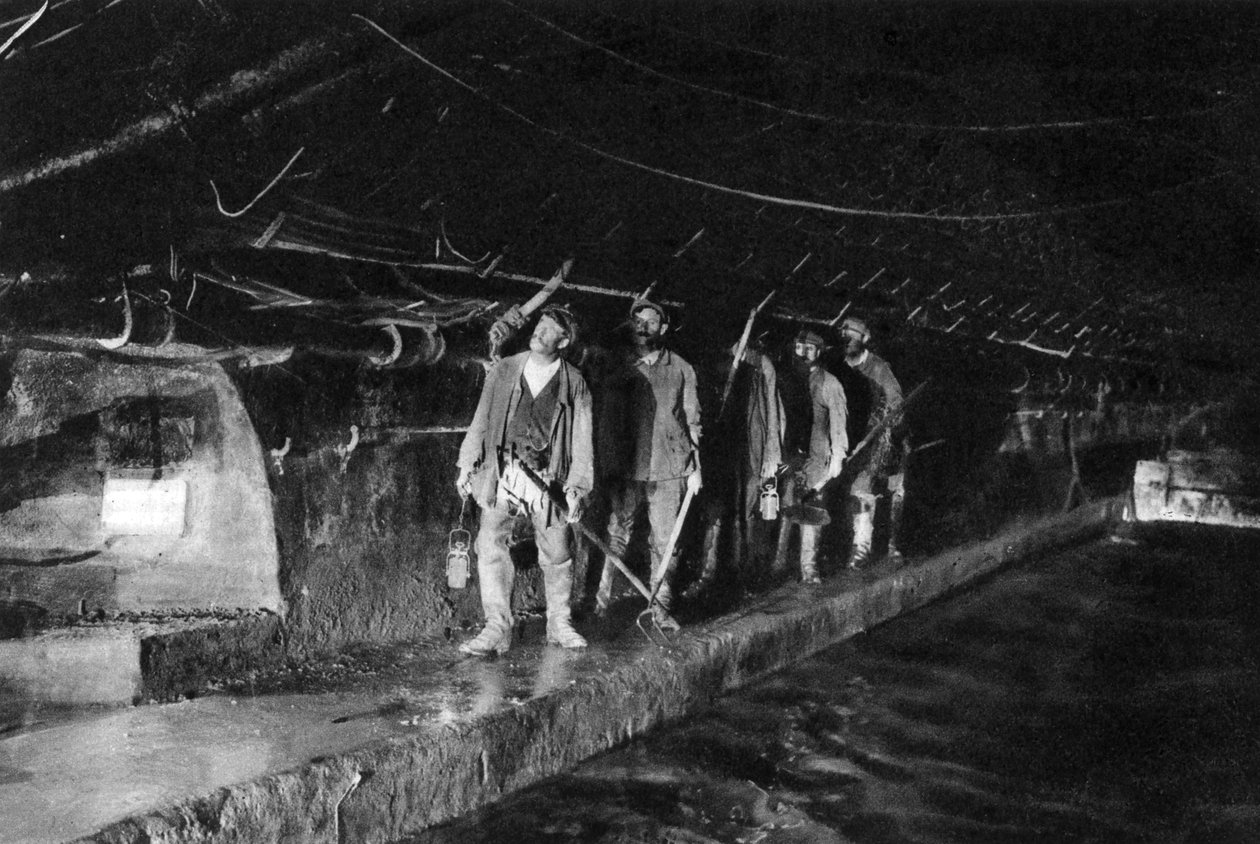 Kloakkrensere i Main Sewer, Paris, 1931 av Ernest Flammarion