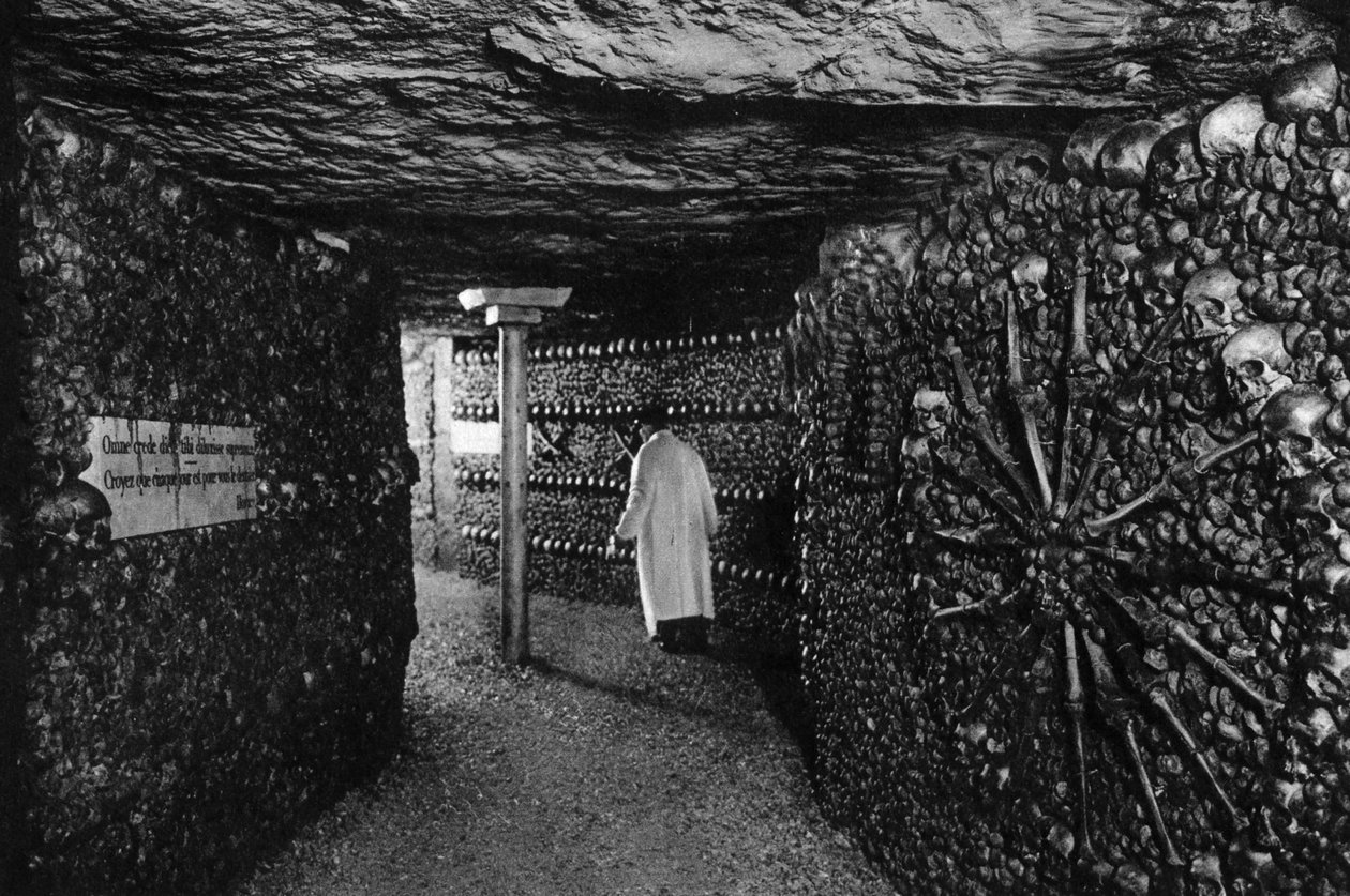 Katakombene, Paris, 1931. av Ernest Flammarion