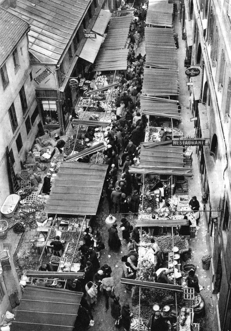 Det pittoreske markedet i Passage Berryer, Paris, 1931. av Ernest Flammarion