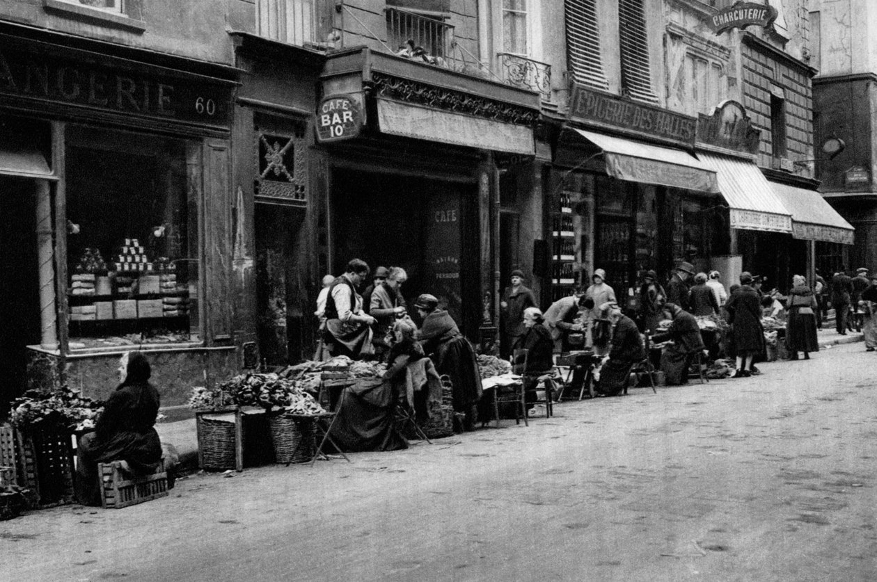 Grønnsakselgere i Central Market-kvarteret, Paris, 1931. av Ernest Flammarion