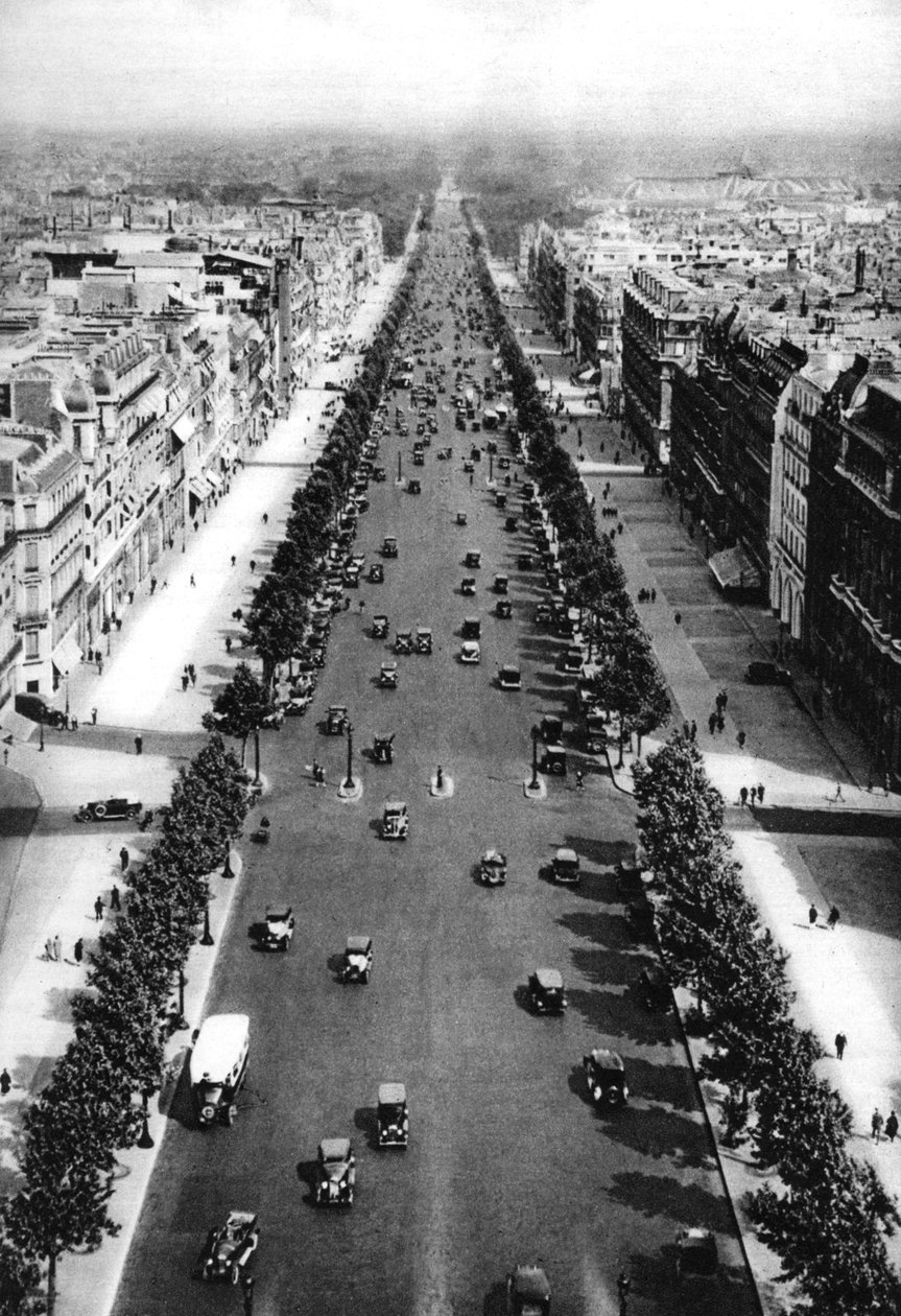 Utsikt over Avenue des Champs Elysees, Paris, 1931. av Ernest Flammarion