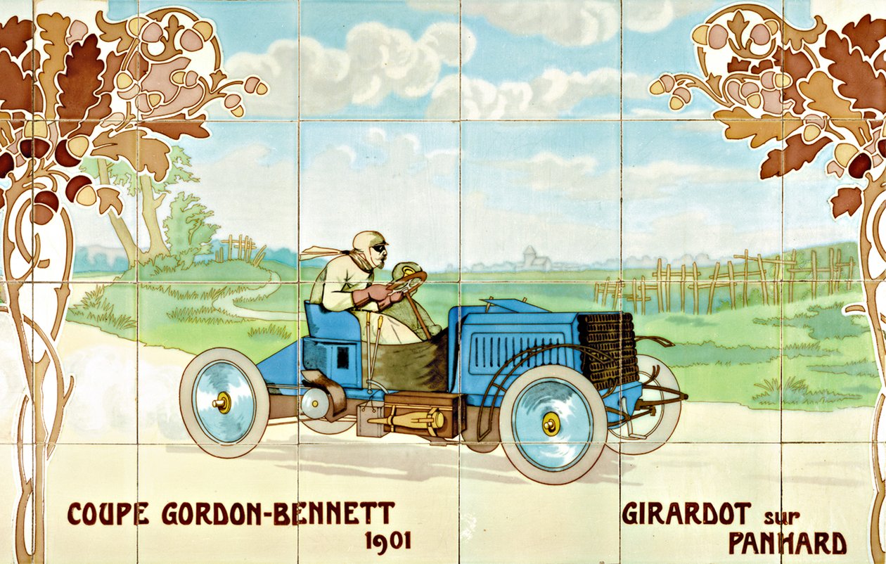 Girardot kjører en Panhard-bil i Gordon Bennet Cup i 1901: keramiske fliser produsert av Gilardoni Fils et Cie i Paris, etter en tegning av Ernest Montaut (1878-1909) av Ernest Montaut