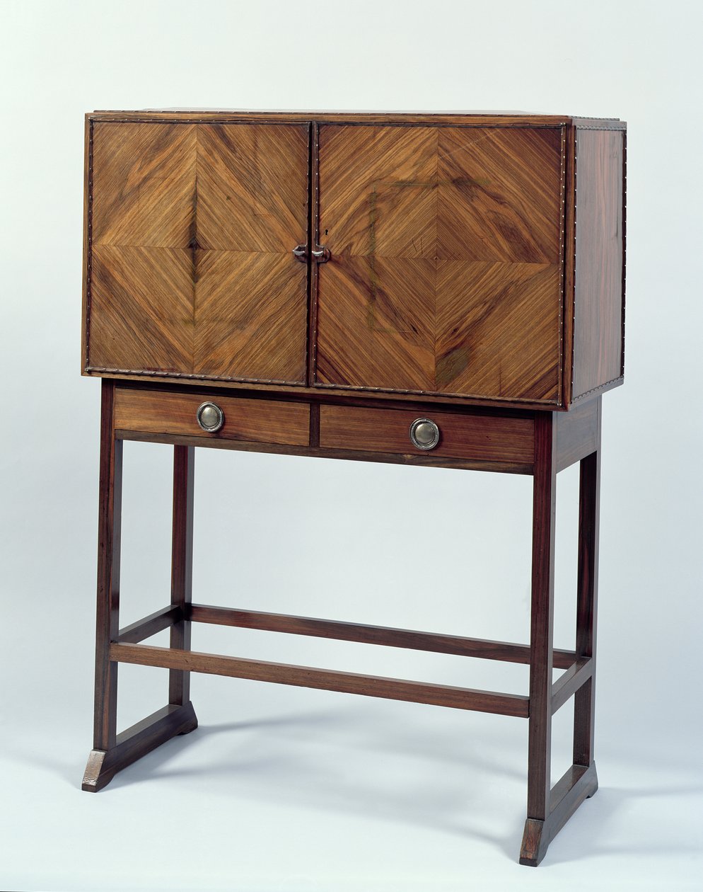 Skap, ca. 1902 (palisander med macassar ibenholt og satengfiner) (se også 283797) av Ernest William Gimson