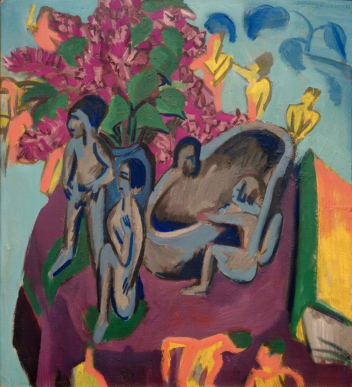 Stilleben med skulpturer og blomster av Ernst Ludwig Kirchner