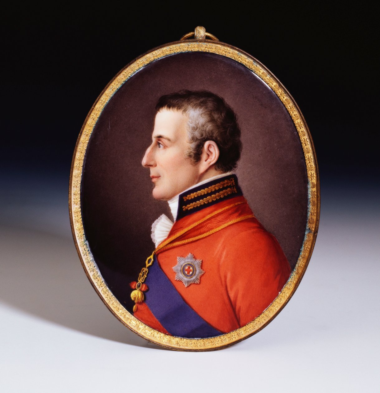 En uinnspilt Sevres-datert oval portrettplakett av hertugen av Wellington (1769-1852), i full uniform, iført Order of the Golden Fleece og Star and Sash of the Order of the Garter av Etienne Charles Leguay