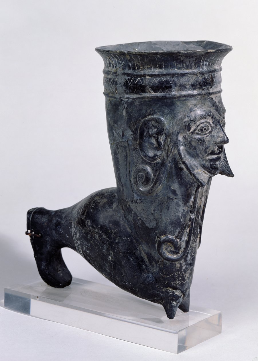 Bucchero-kar i form av et ben med skulpturert ansikt, etruskisk periode, 2. halvdel av 6. århundre f.Kr. (keramikk) av Etruscan