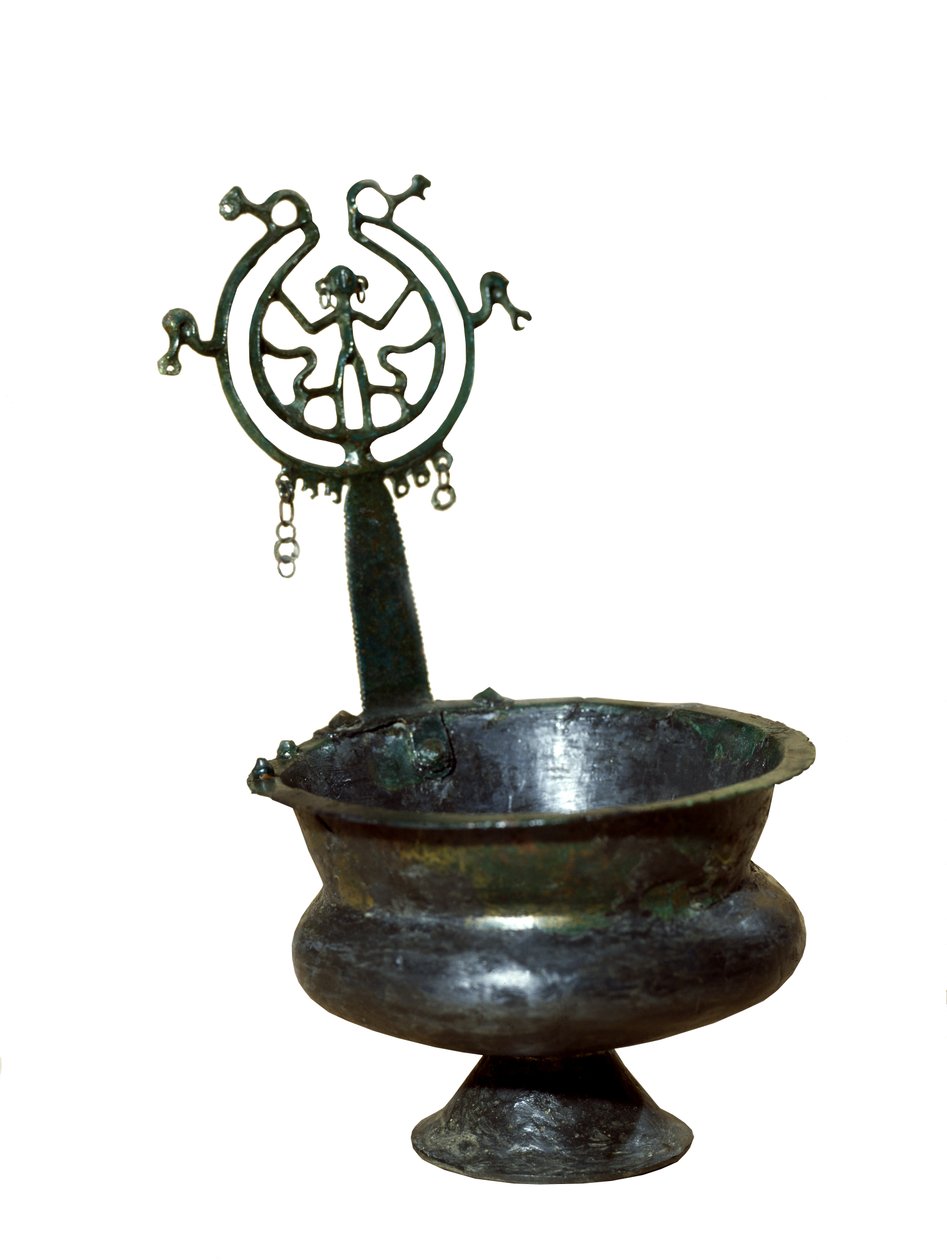 Kopp med dekorativt håndtak og menneskefigur (bronse) av Etruscan