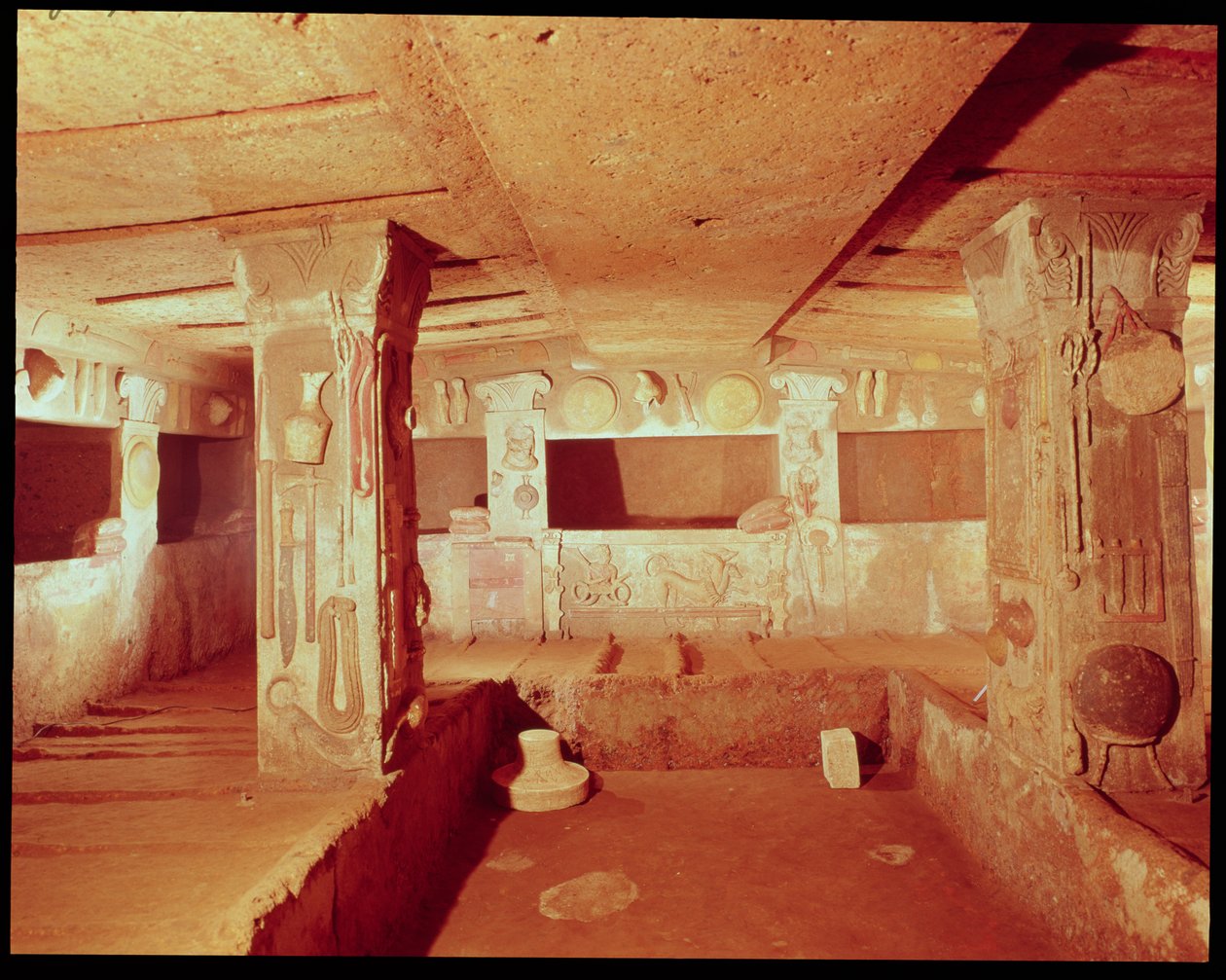 Utsikt over det indre av graven, Necropolis of the Banditaccia av Etruscan