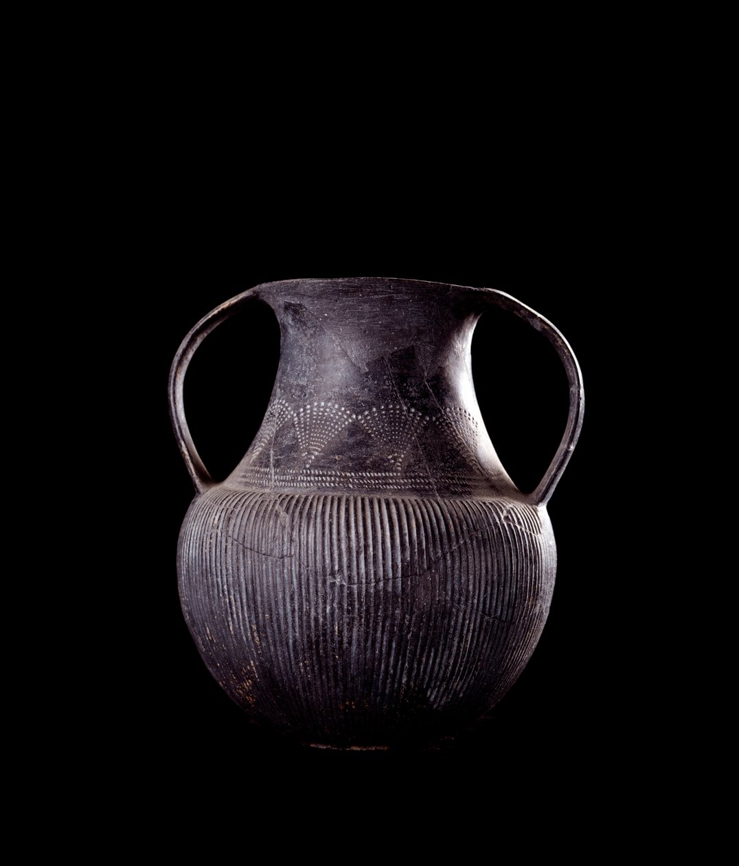 Etruskisk sivilisasjon: svart bucchero amfora, fra Veio, nekropolis av Monte Michele, Italia - 7. århundre f.Kr. av Etruscan