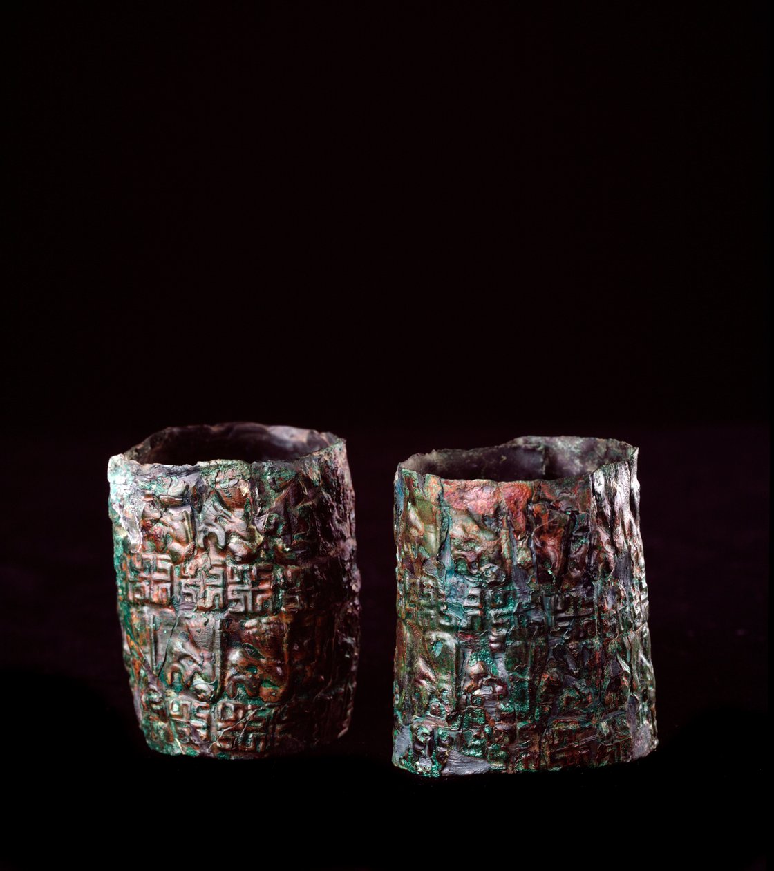 Etruskisk sivilisasjon: armbånddekor i bronse fra graven til bronsetanken i Vulci, 680-670 f.Kr. av Etruscan