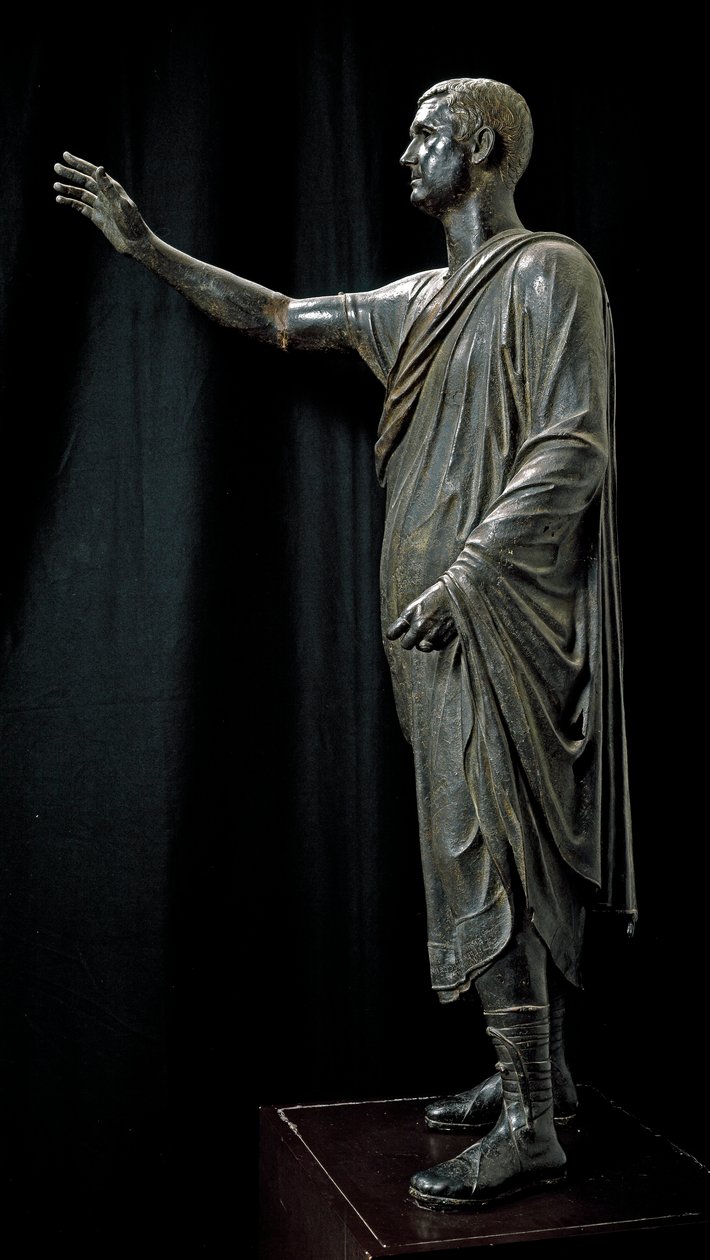Romersk etruskisk kunst: bronsestatue av Aulo Metello kalt Harangueur - 80 f.Kr., Fra Pila nær Perugia, Dim. 179 cm - Firenze, Museo Archeologico - Portrett av Aule Metele (Aulus Metellus) også kjent som Oratoren (L