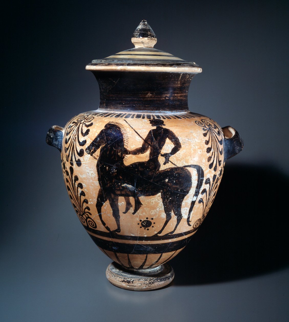Terracotta stamnos som representerer en rytter, 500-490 f.Kr av Etruscan