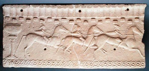 Plakett med et relieff av ryttere (stein) av Etruscan Etruscan