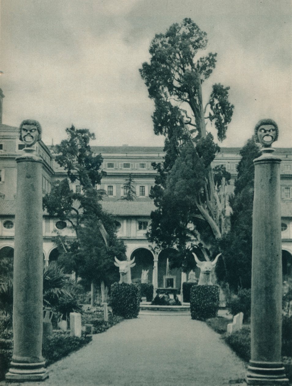 Hage i Museum of the Baths of Diocletian, Roma, Italia, 1927 av Eugen Poppel