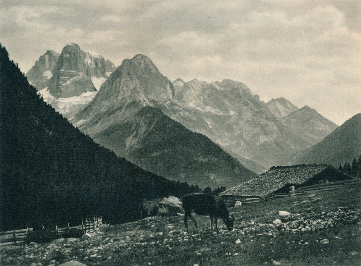 Utsikt over Brenta-gruppen med alpebeite, Madonna di Campiglio, Dolomittene, Italia, 1927 av Eugen Poppel