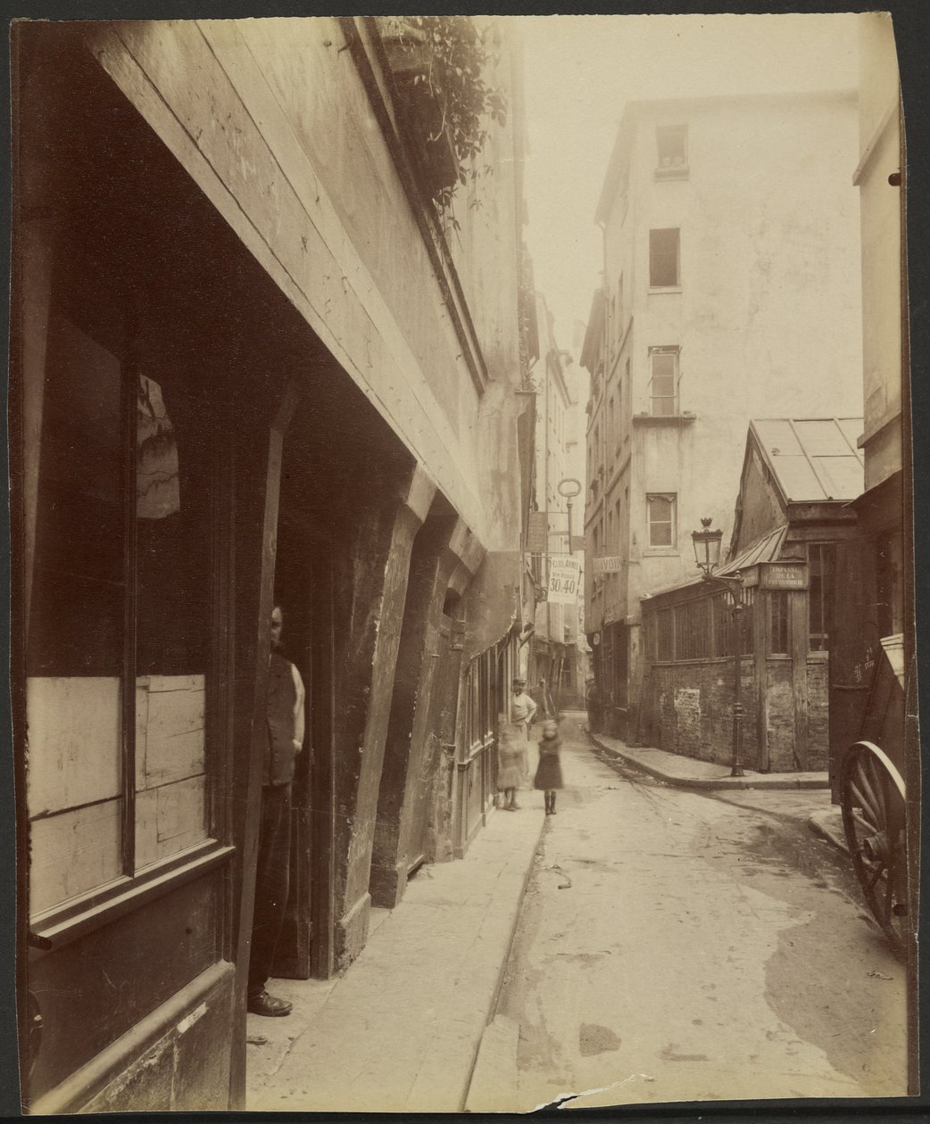 På hjørnet av Rue de Venise, ved nr. 14 (4.) av Eugène Atget