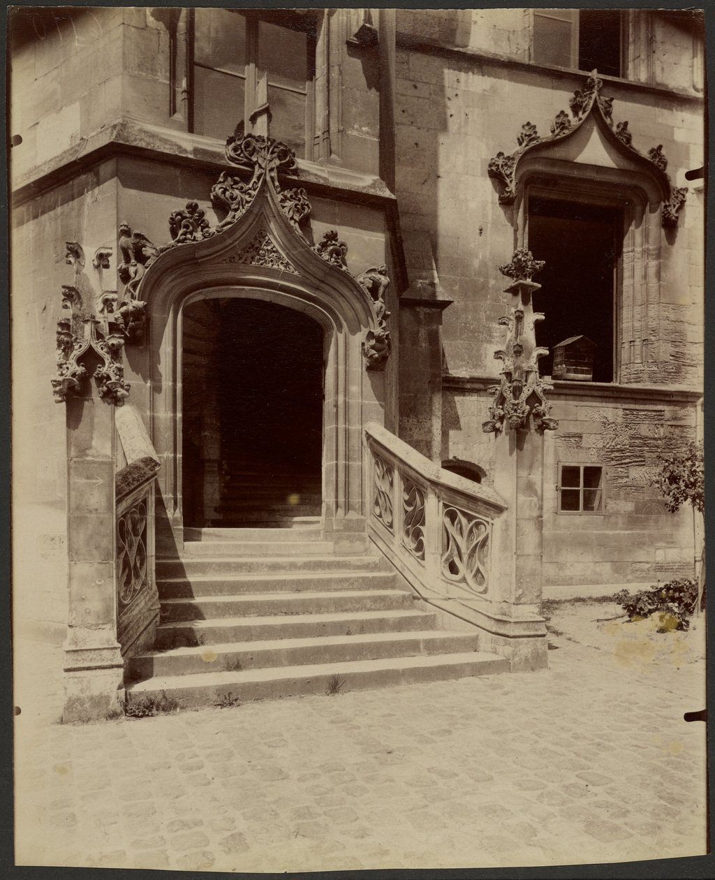 Beauvais, tidligere justispalass av Eugène Atget