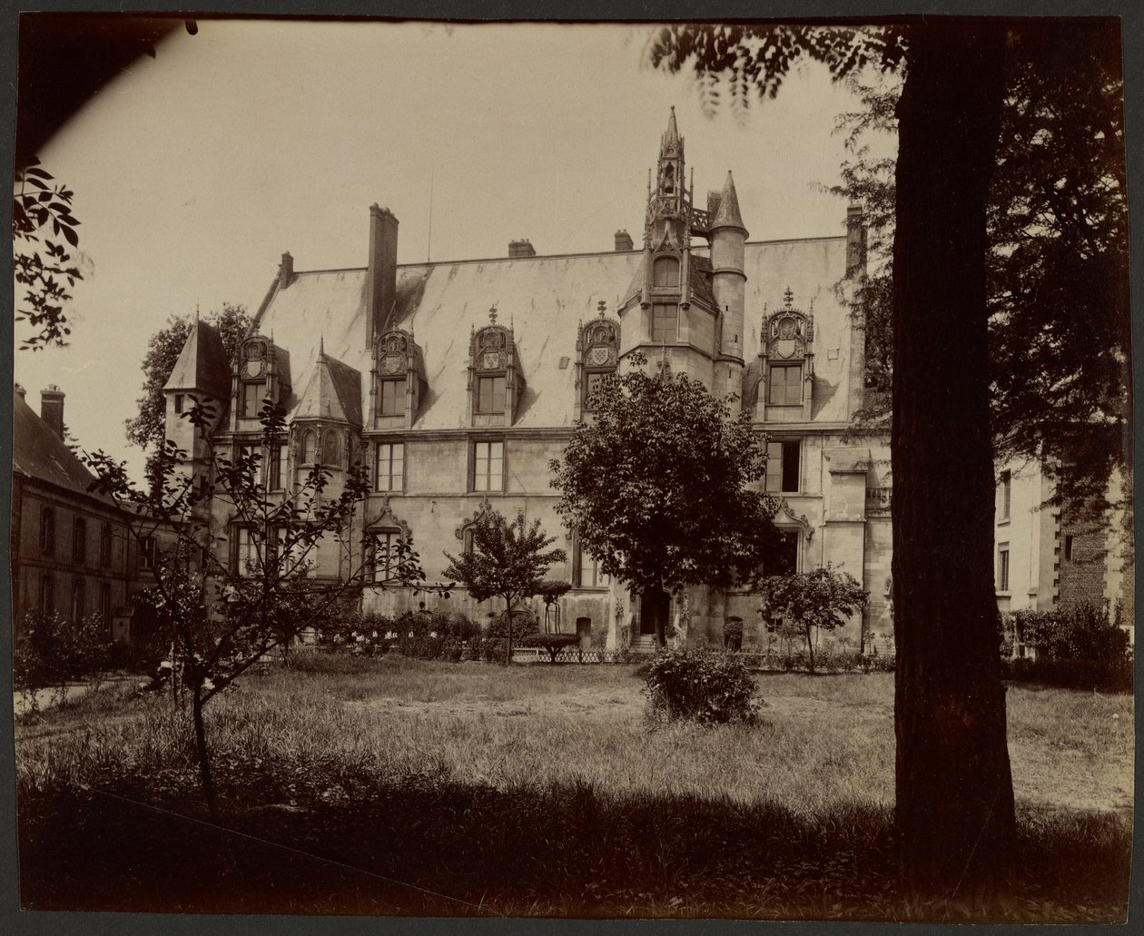 Beauvais, Justispalasset av Eugène Atget