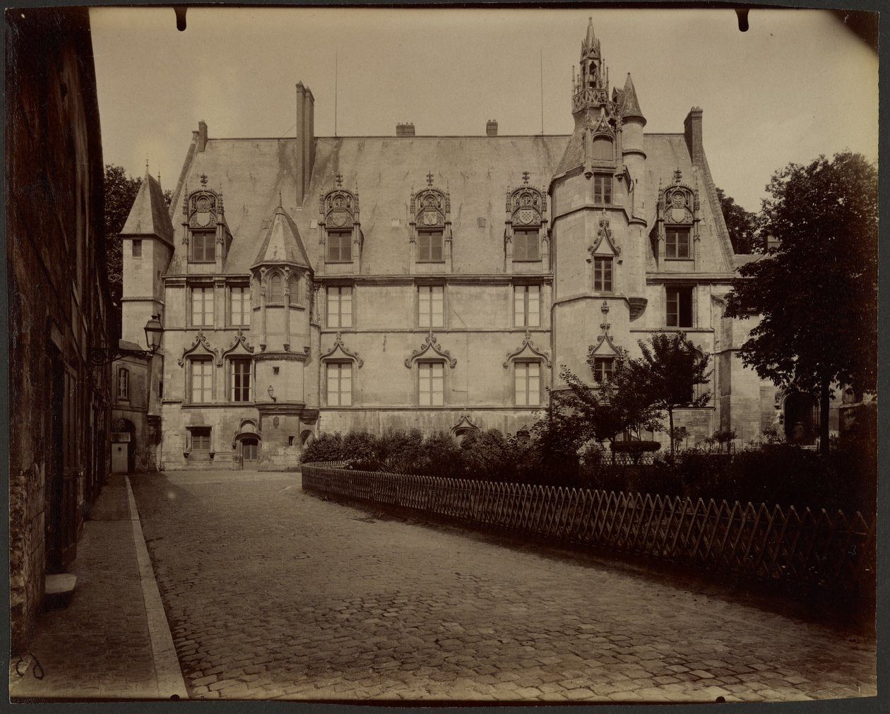 Beauvais, Justispalasset av Eugène Atget