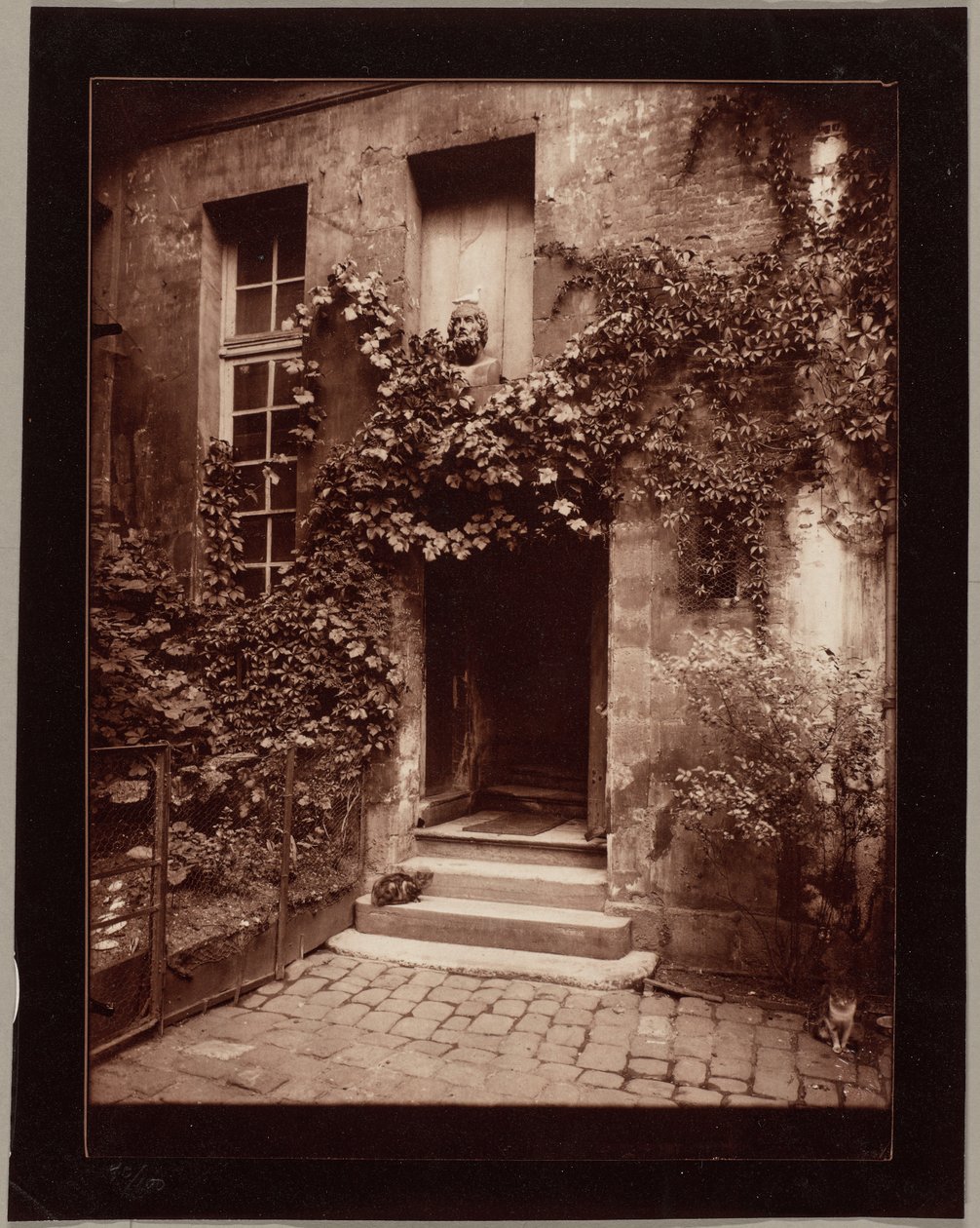 Gårdsplass i Rouen av Eugène Atget