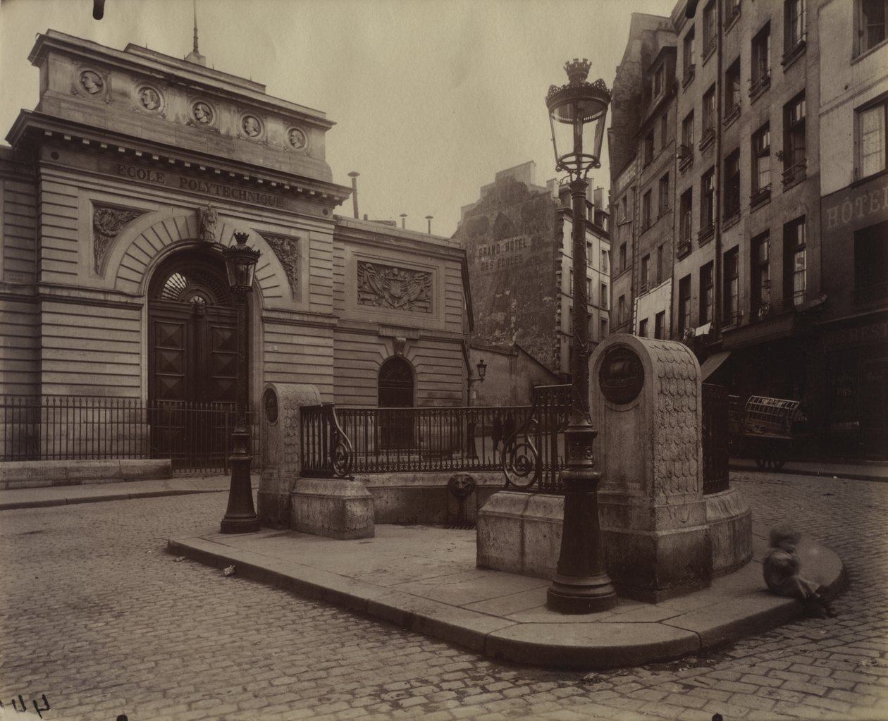 Fontenen til Ecole Polytechnique av Eugène Atget