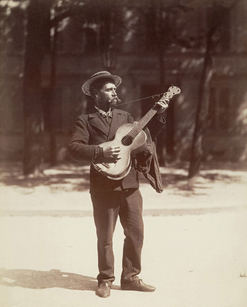 Gitarist, Paris av Eugène Atget