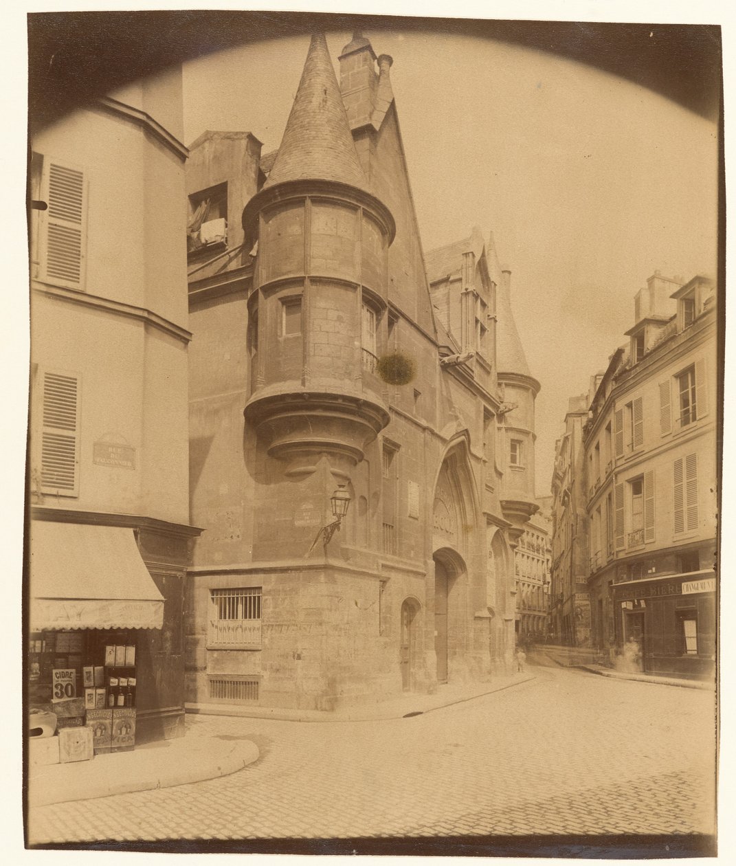 Hôtel de Sens, rue du Figuier av Eugène Atget