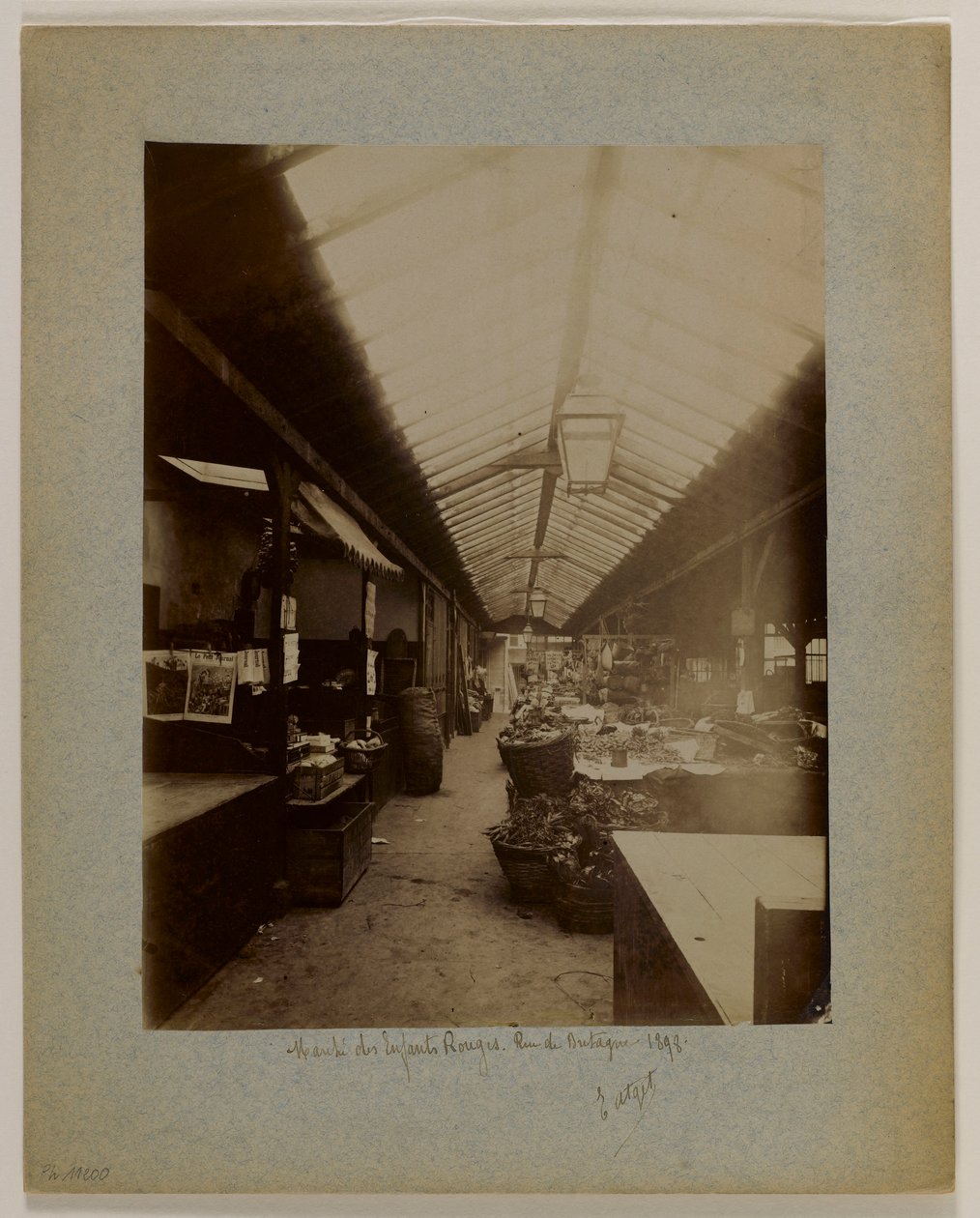 Marché des Enfants-Rouges, rue de Bretagne, 3. arrondissement, Paris av Eugène Atget
