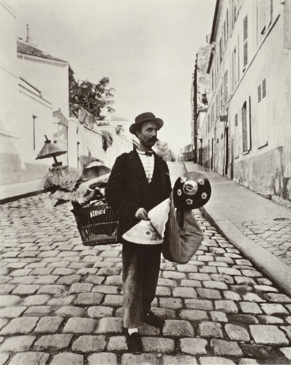 Lampeskjermselger av Eugène Atget