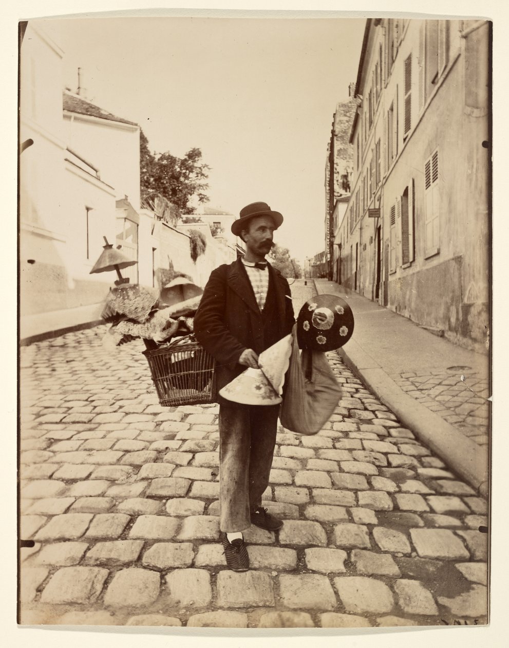 Lampeskjermhandler av Eugène Atget