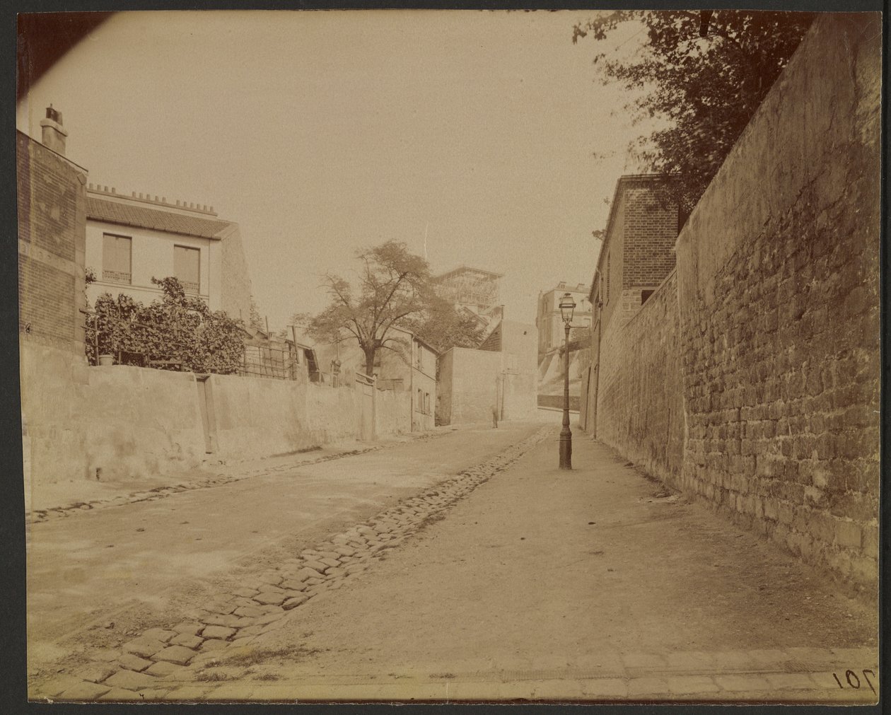 Montmartre, Watering Hole Street av Eugène Atget