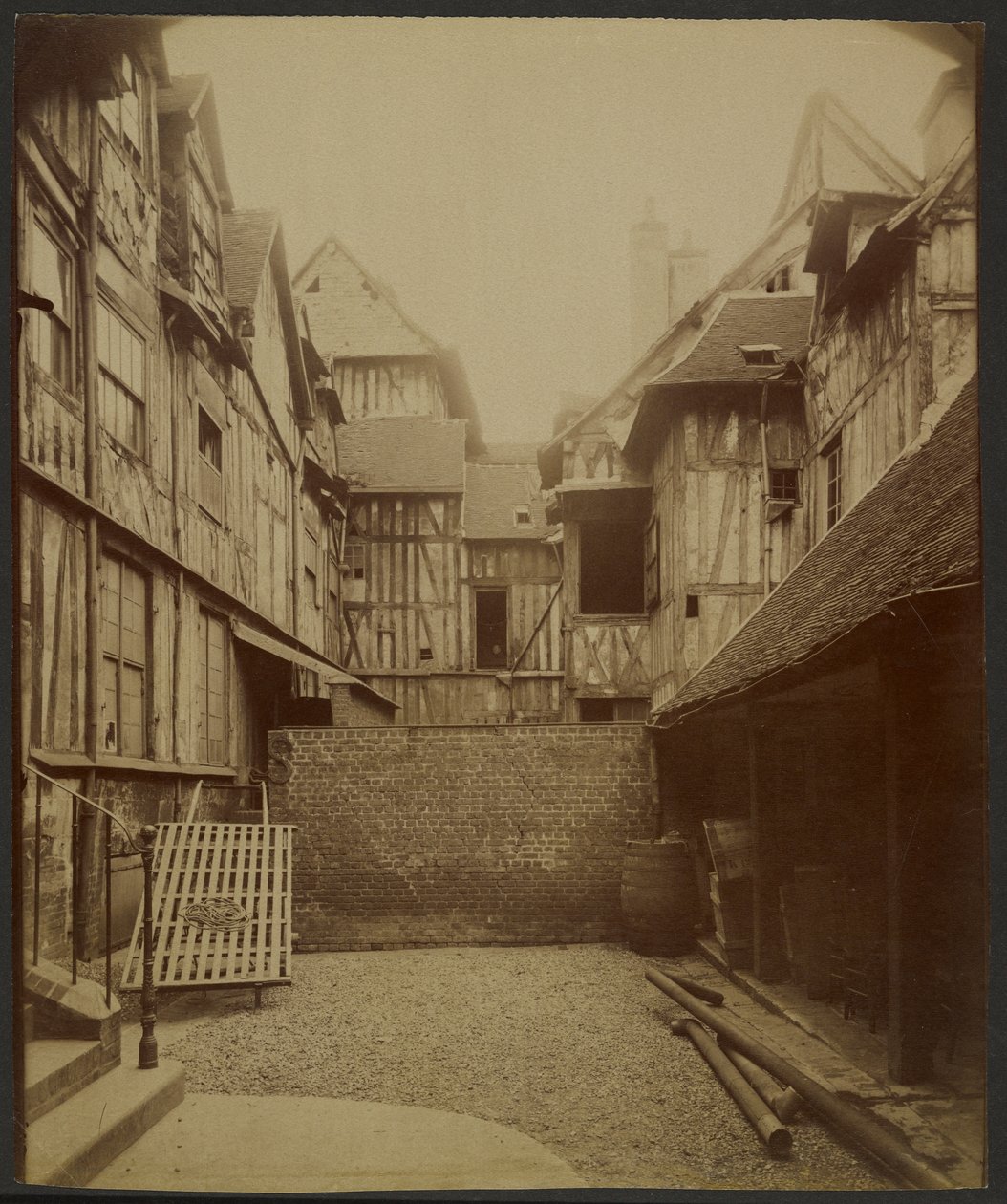Rouen, gårdsrom i Rue Martainville av Eugène Atget