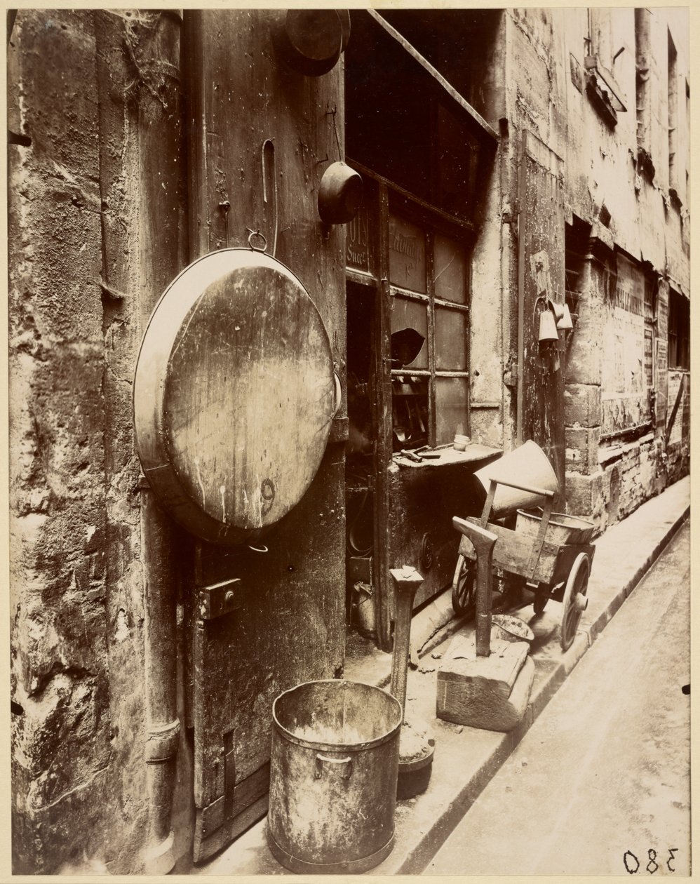 Rue de la Reynie Tin Smiths butikk av Eugène Atget