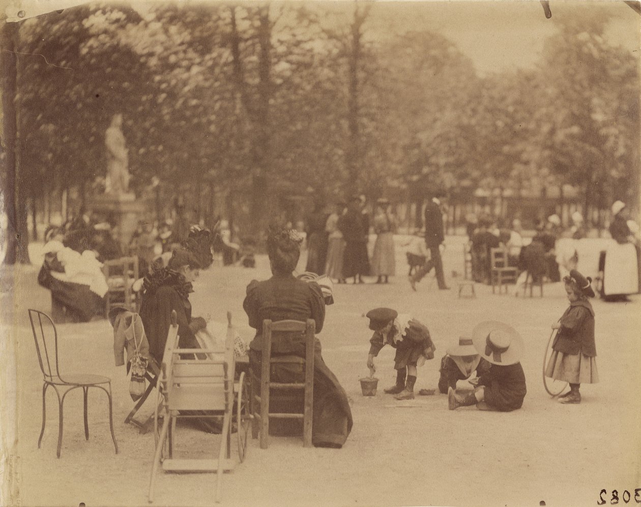 Kvinner og barn i Luxembourghagen av Eugène Atget