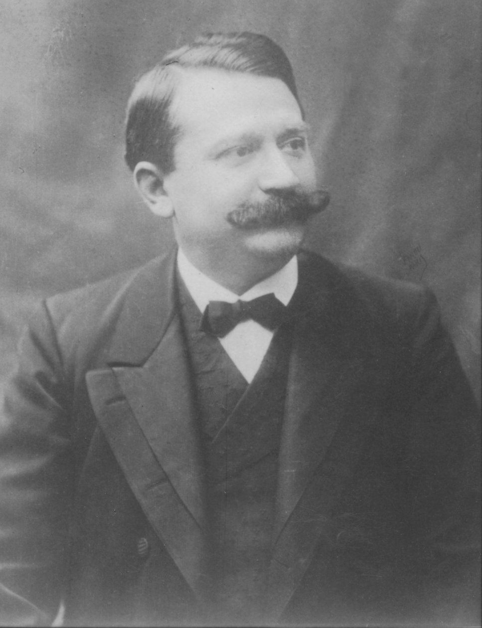 Domerge, s. 1893 av Eugene Pirou