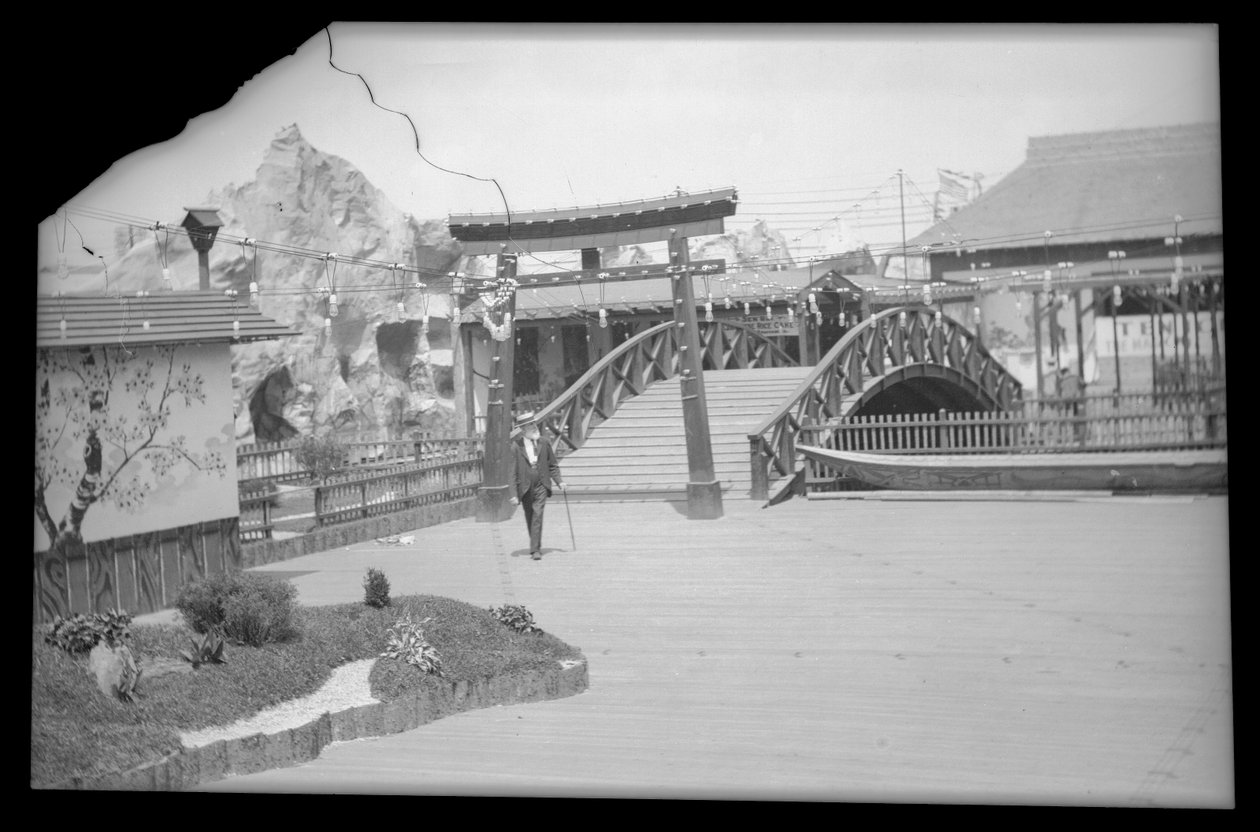 Japanese Village, Luna Park, 1903 (nitratnegativ) av Eugene Wemlinger