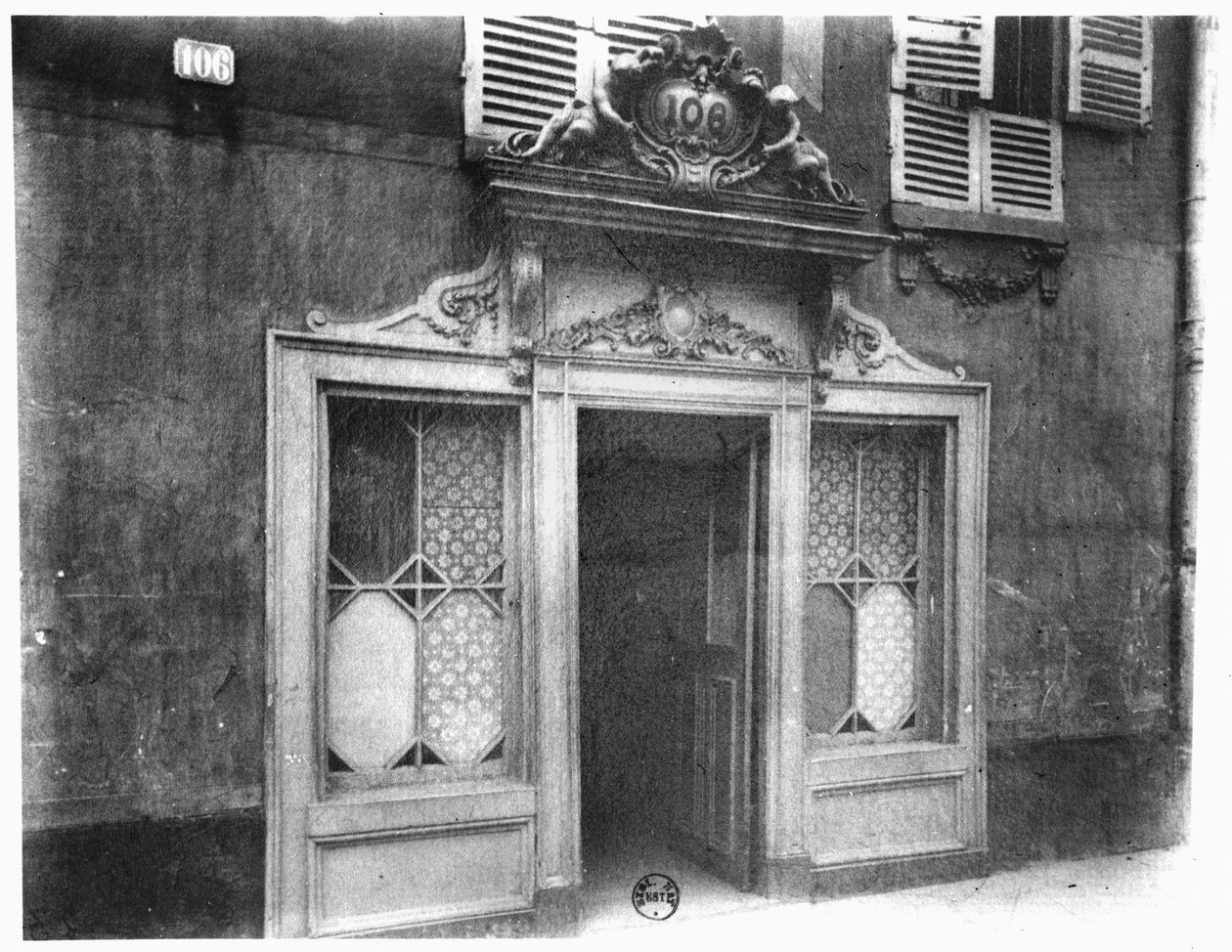Inngangen til et bordell i Paris, 106 rue de Suffren, ca. 1900 av Eugène Atget