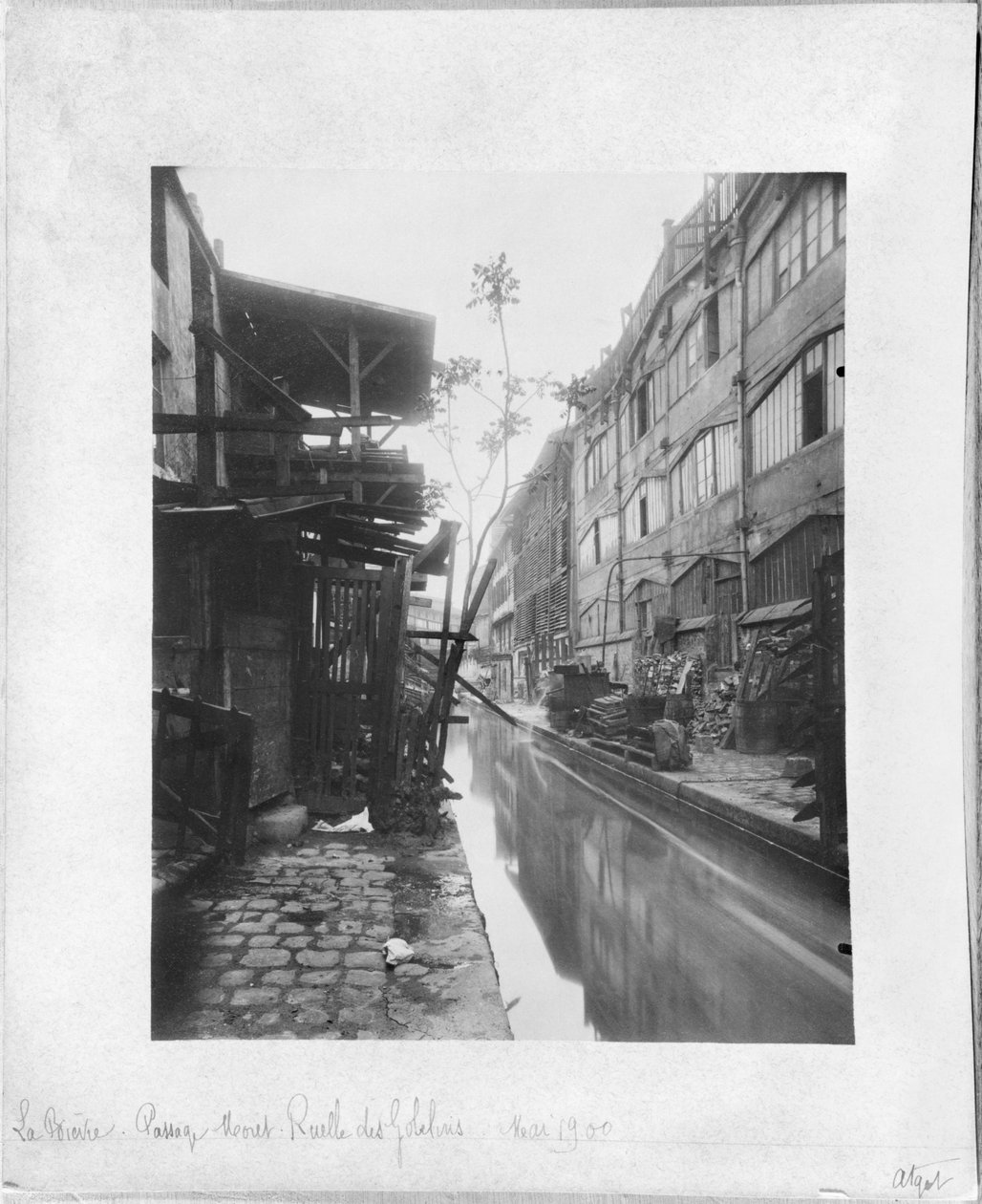 The Bievre, Passage Moret, Ruelle des Gobelins, Paris, mai 1900 av Eugène Atget