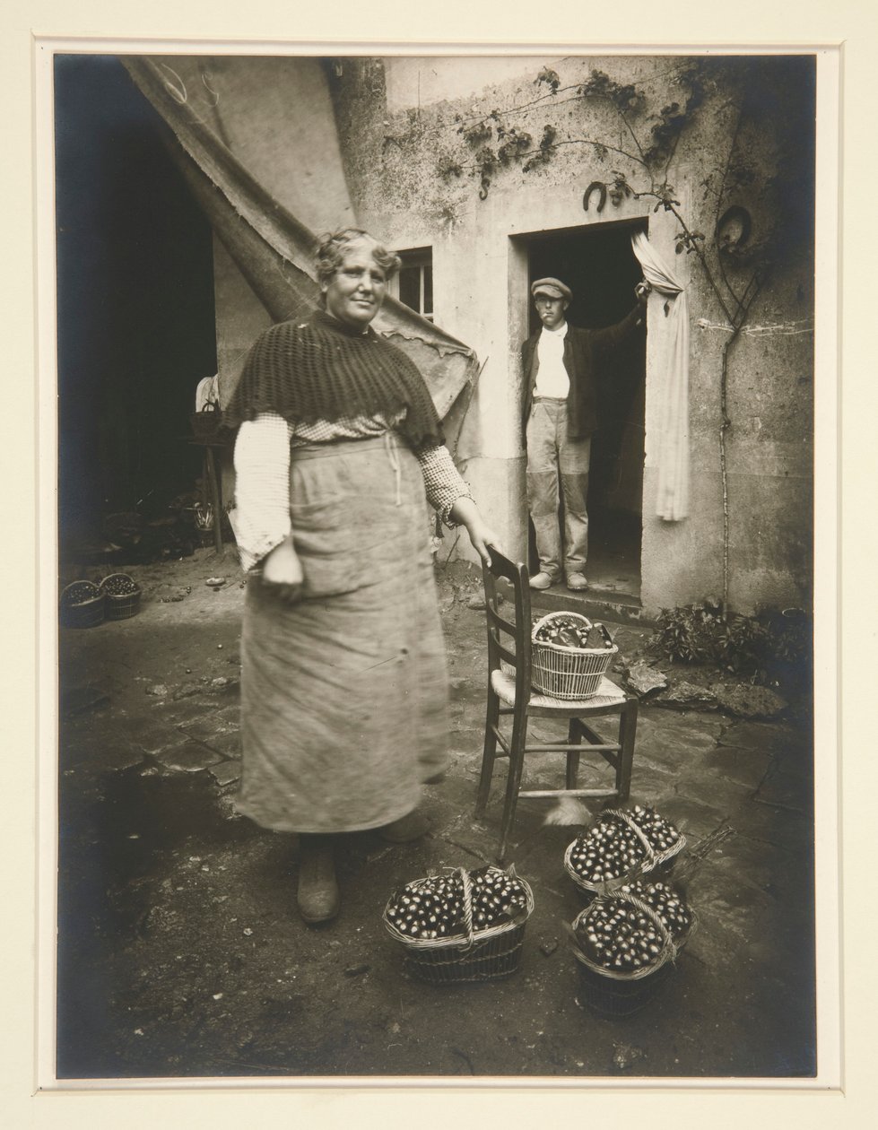 Kvinne fra Verrieres av Eugène Atget