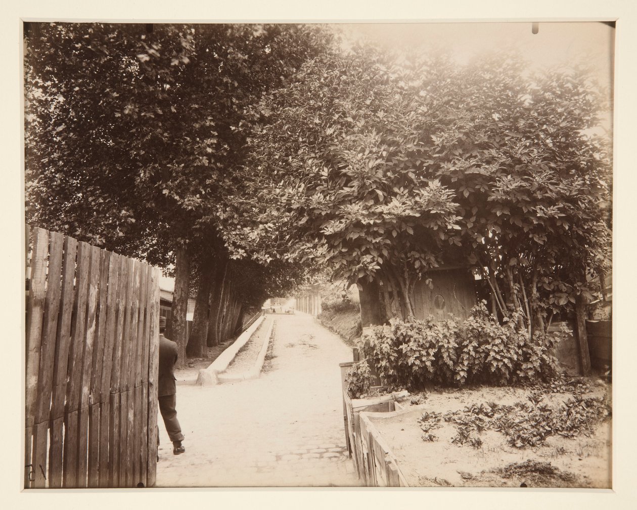 Dawn, Lower Meudon Gate av Eugène Atget