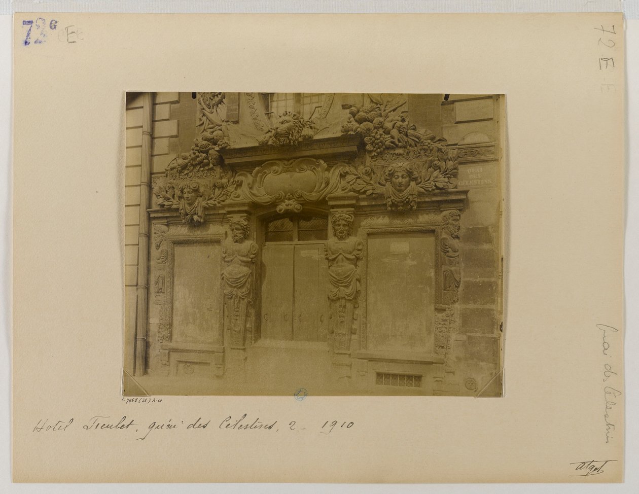 Dør, gatefasade, Hôtel de Fieubet (Hôtel de la Valette, Massillon skole), 2 quai des Célestins, 4. arrondissement, Paris av Eugène Atget