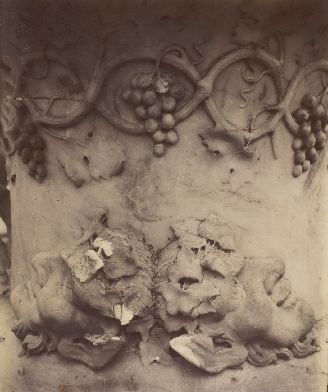 Versailles, vase detalj, 1906. av Eugène Atget