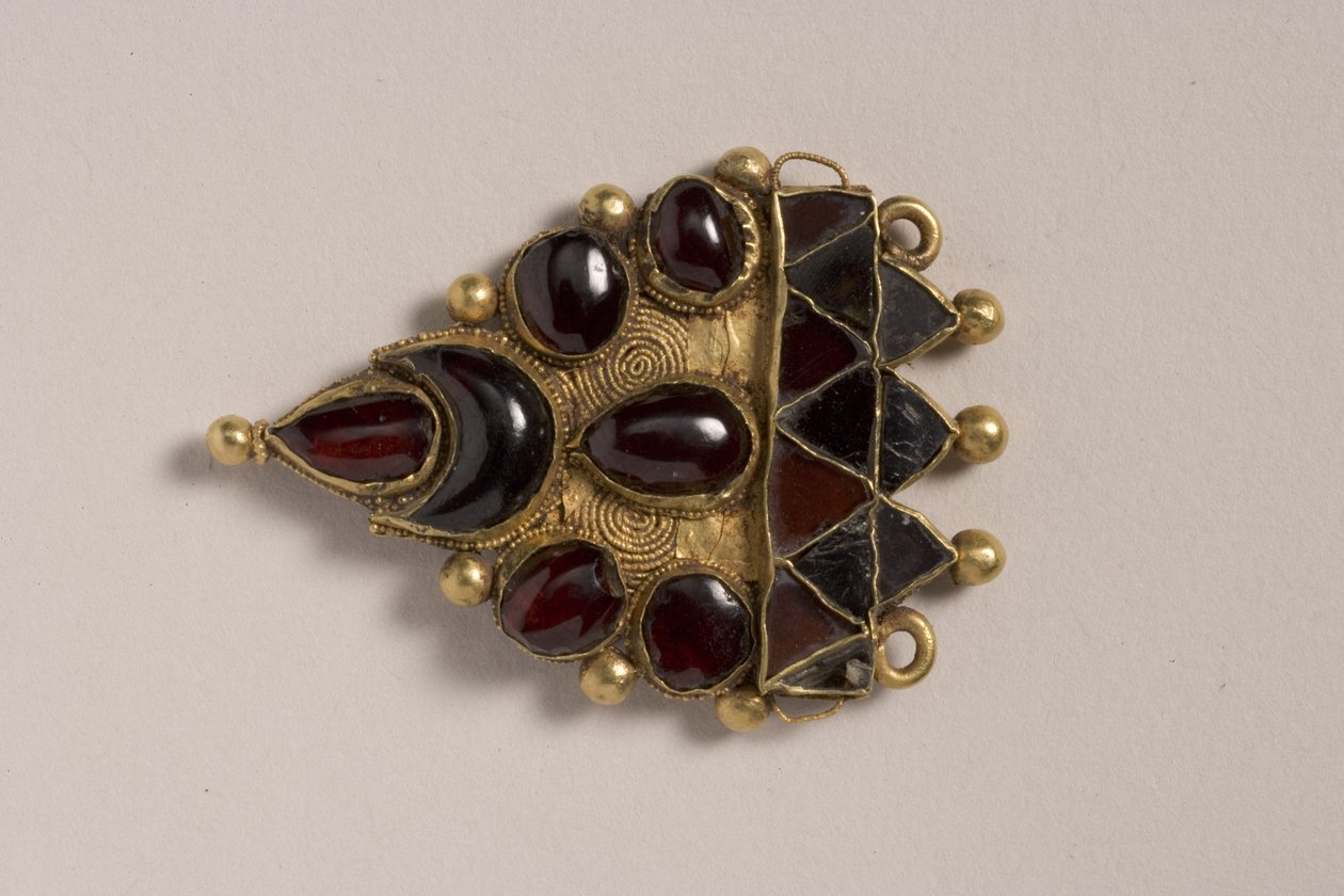 Anheng, ca. 500-tallet e.Kr. (gull og granat) av European