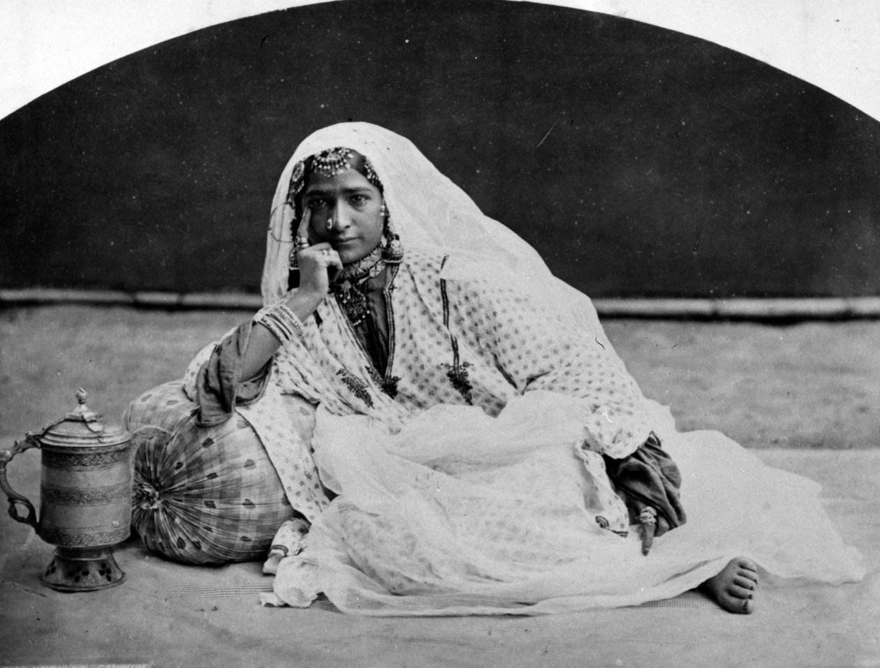 Kashmiri Nautch Girl, ca. 1860-tallet av European Photographer