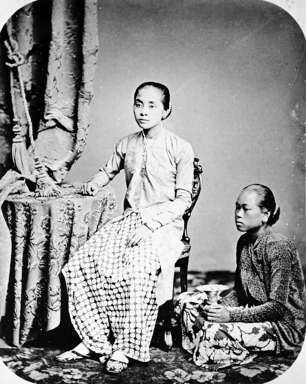 Rhaden Salehs kone, Java, ca. 1872 av European Photographer