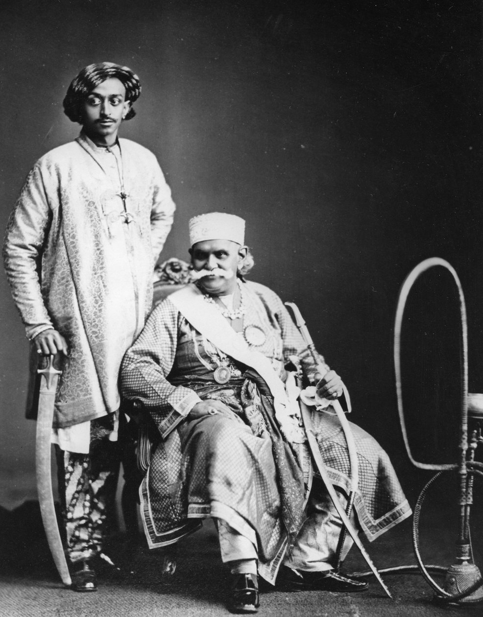 Maharajaen av Benares og hans sønn, ca. 1870-tallet av European Photographer