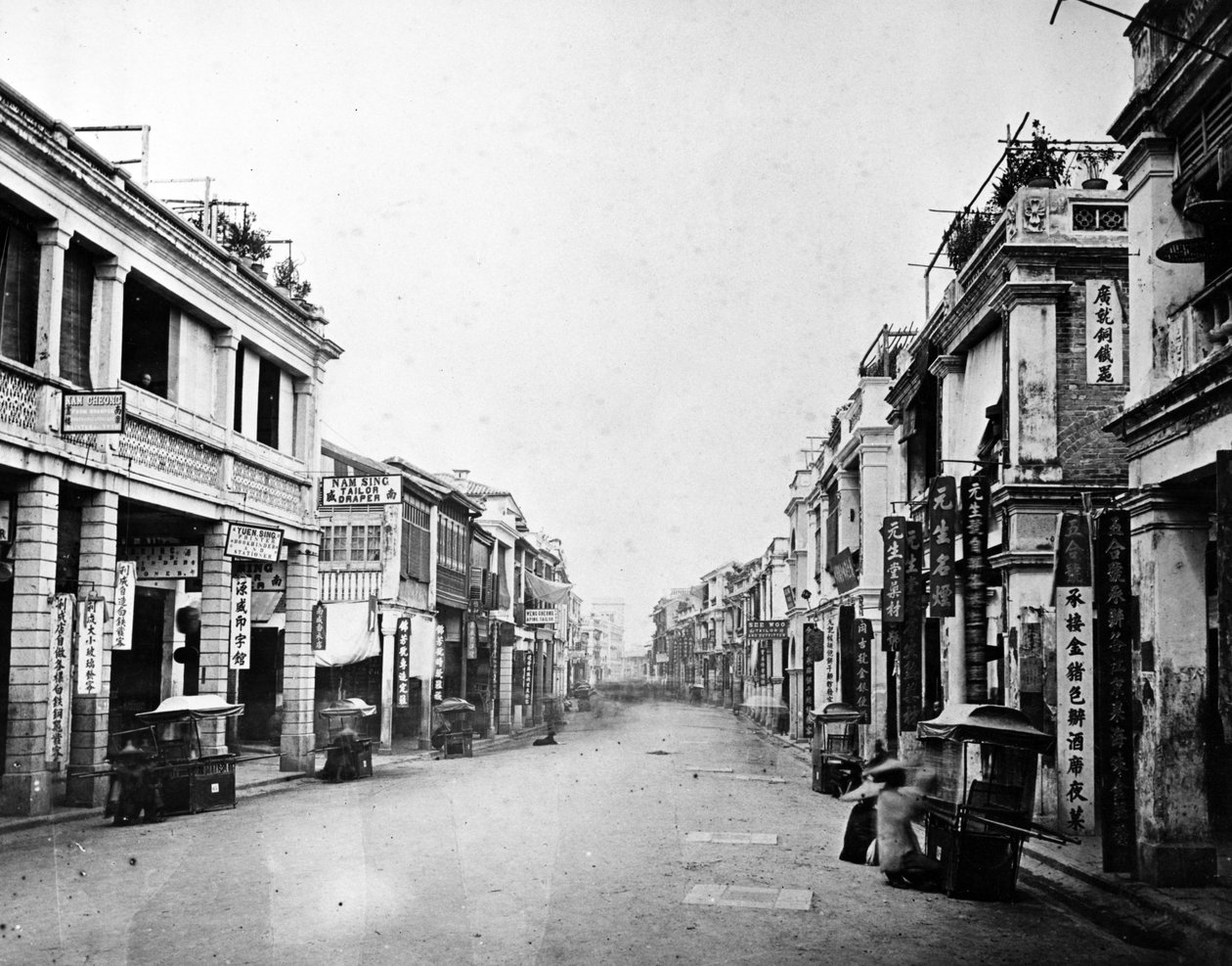 Queens Road, Hong Kong, ca. 1875 av European Photographer