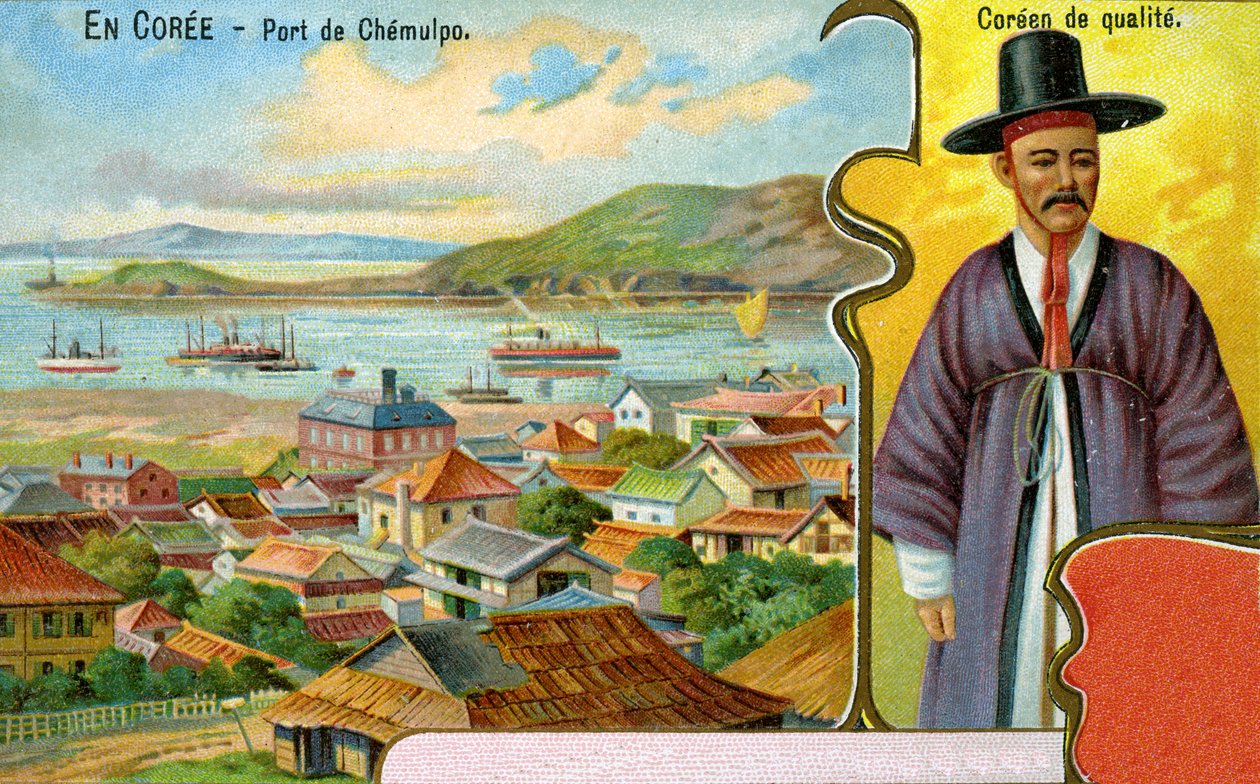 En koreansk herre i tradisjonell kjole (hanbok) og hatt (gat) og utsikt over havnen i Chemulpo (Incheon), 1904 av European School
