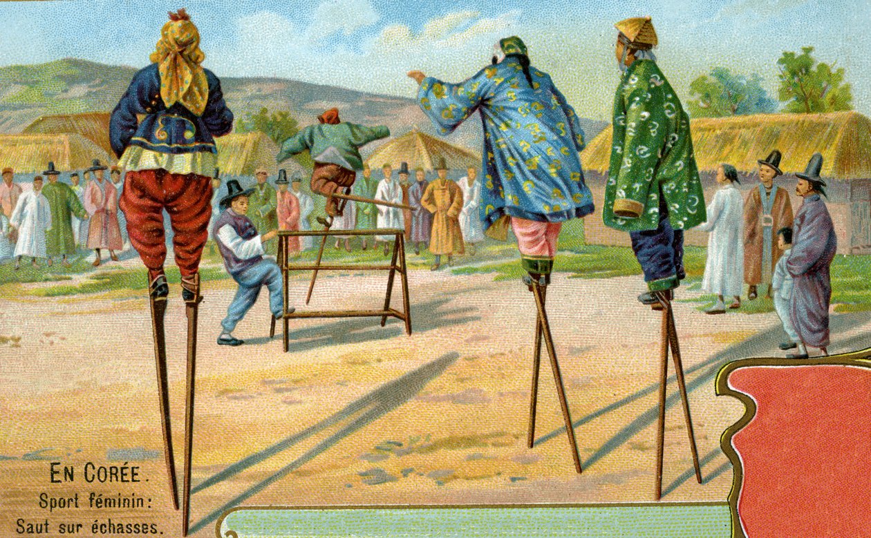 Koreanske kvinner på stylter som spiller et spill med å hoppe over hekk, 1904 av European School